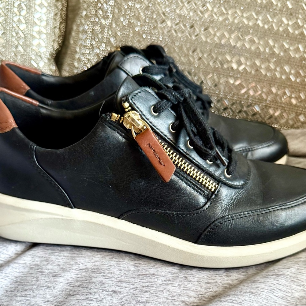 Clark’s Black Leather Women’s Shoes with Brown Accents